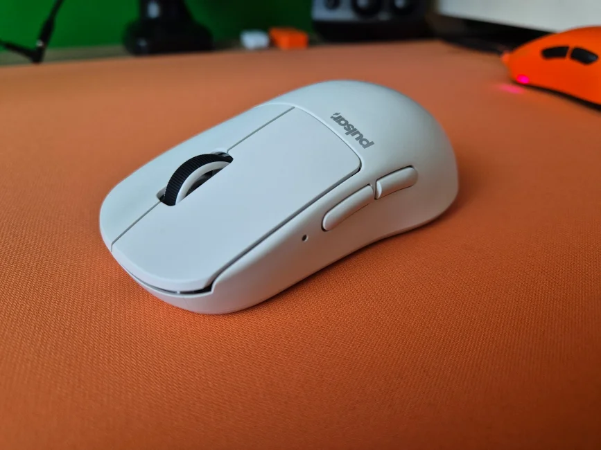Pulsar Xlite v4 Mini Wireless Gaming Mouse - Quiccs Edition - us