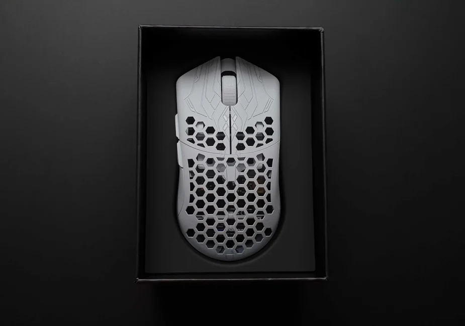 Finalmouse ULX Prophecy - Clix - Medium - us.MaxGaming.com