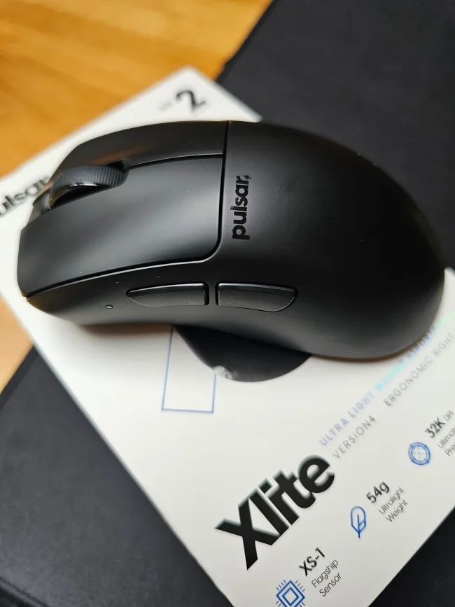 Pulsar Xlite v4 Medium Wireless Gaming Mouse - Quiccs Edition
