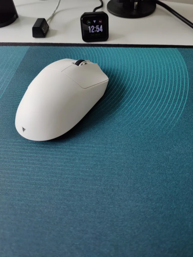 Scyrox V8 Trådløs 8K Superlight Gamingmus - Gul - MaxGaming.no