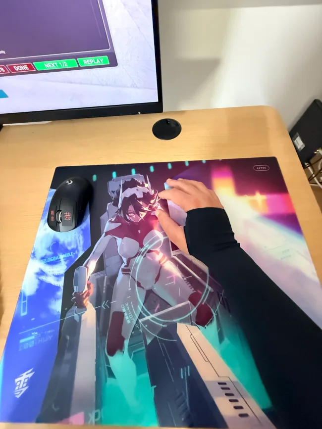Yuki Aim Mecha Glass Mousepad - MaxGaming.com