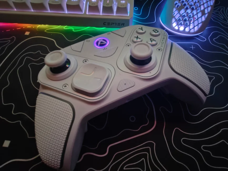 ZD Ultimate Legend Wireless Controller - White - us.MaxGaming.com
