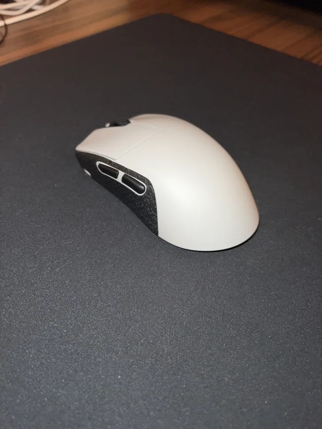 Lamzu MAYA X Wireless Gaming Mouse - White - us.MaxGaming.com