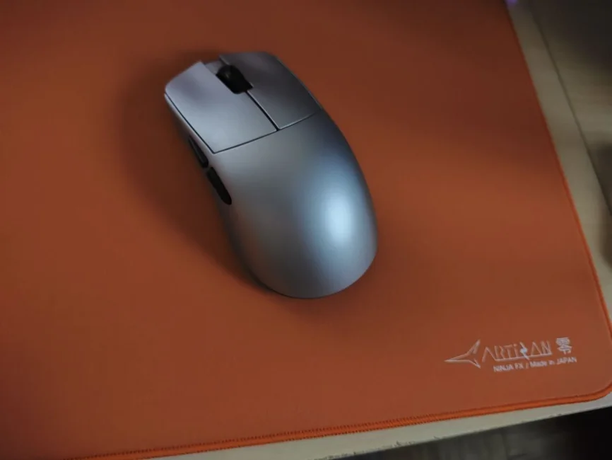 WLMouse Beast X Pro - Silver [Omron Opticals] - Solid Sides - us